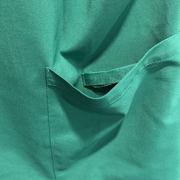 Dickies EDS Essentials Hunter Green Scrub Top - Picture 3 of 6